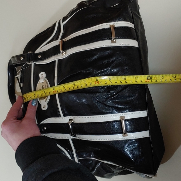 Nicole Miller 🆕 Shiny Leather Shoulder Bag - Picture 12 of 17